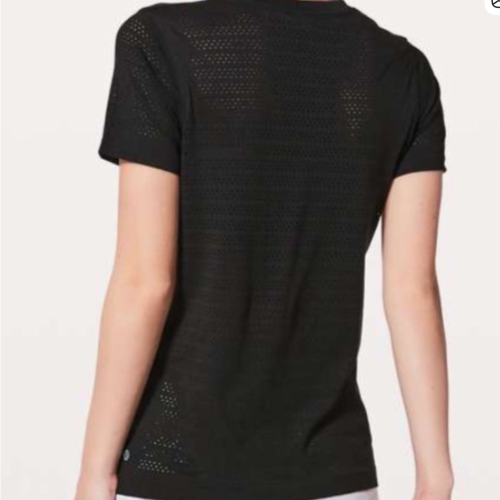 Lululemon Women Black Seamless Crew Neck Breeze By Short Sleeve Shirt